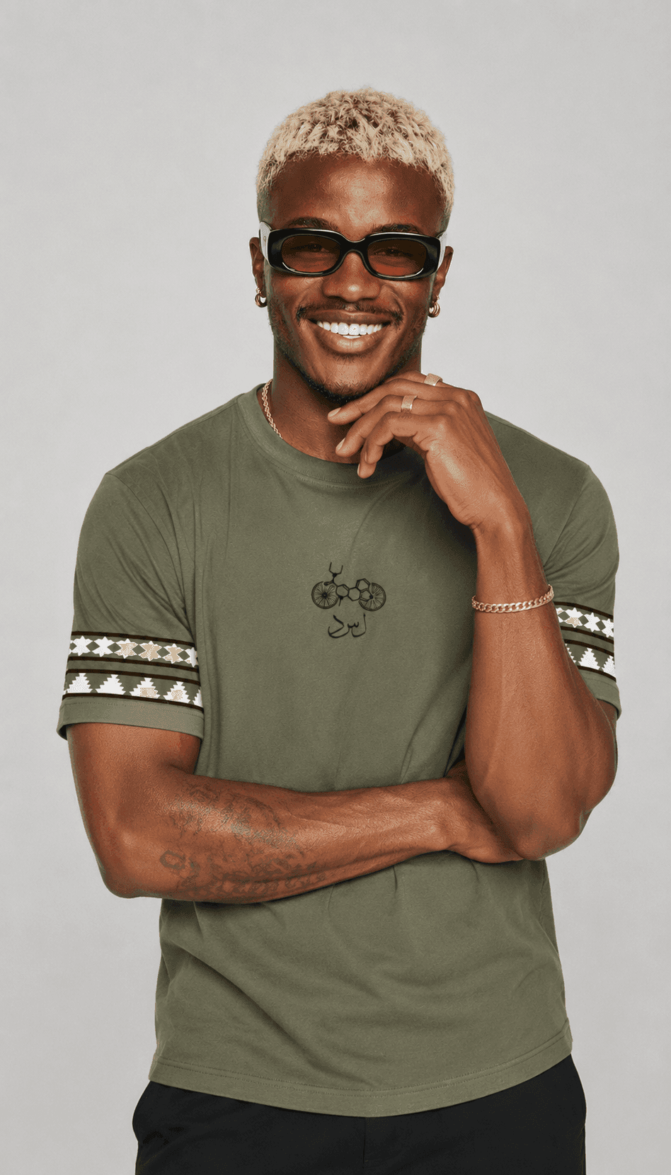 T-shirt Ketama vert olive Life So Dope dans un paysage minéral