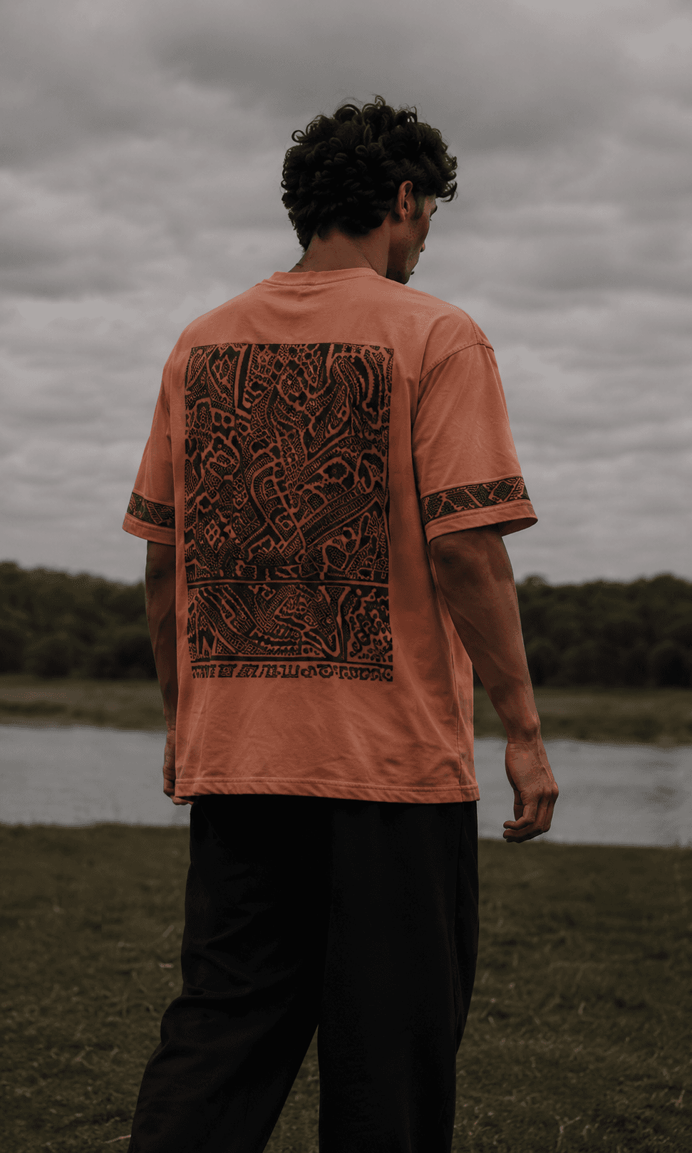Modèle portant le Marrakech T-shirt pêche Life So Dope