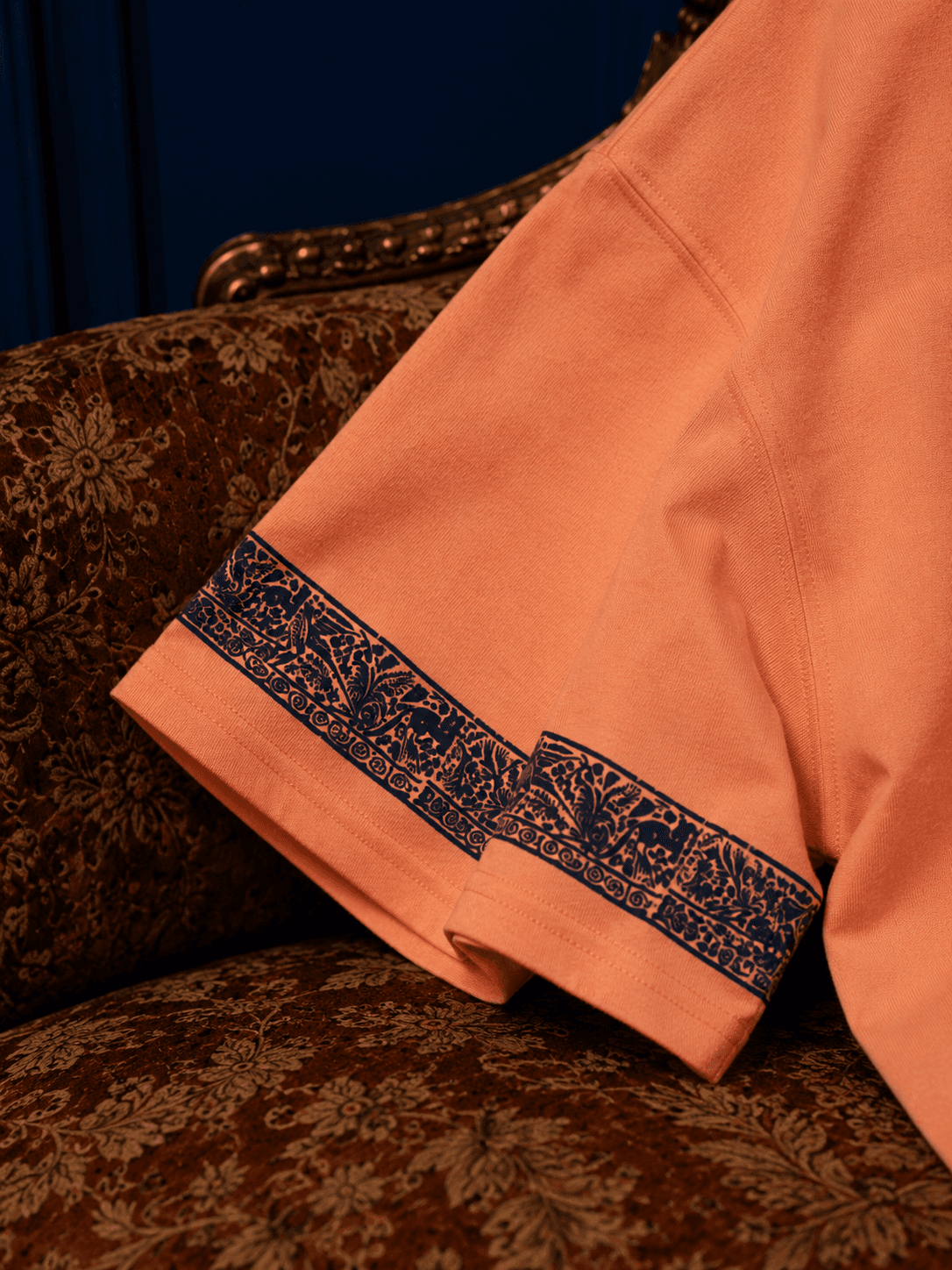 Motifs botaniques de manche du T-shirt Marrakech