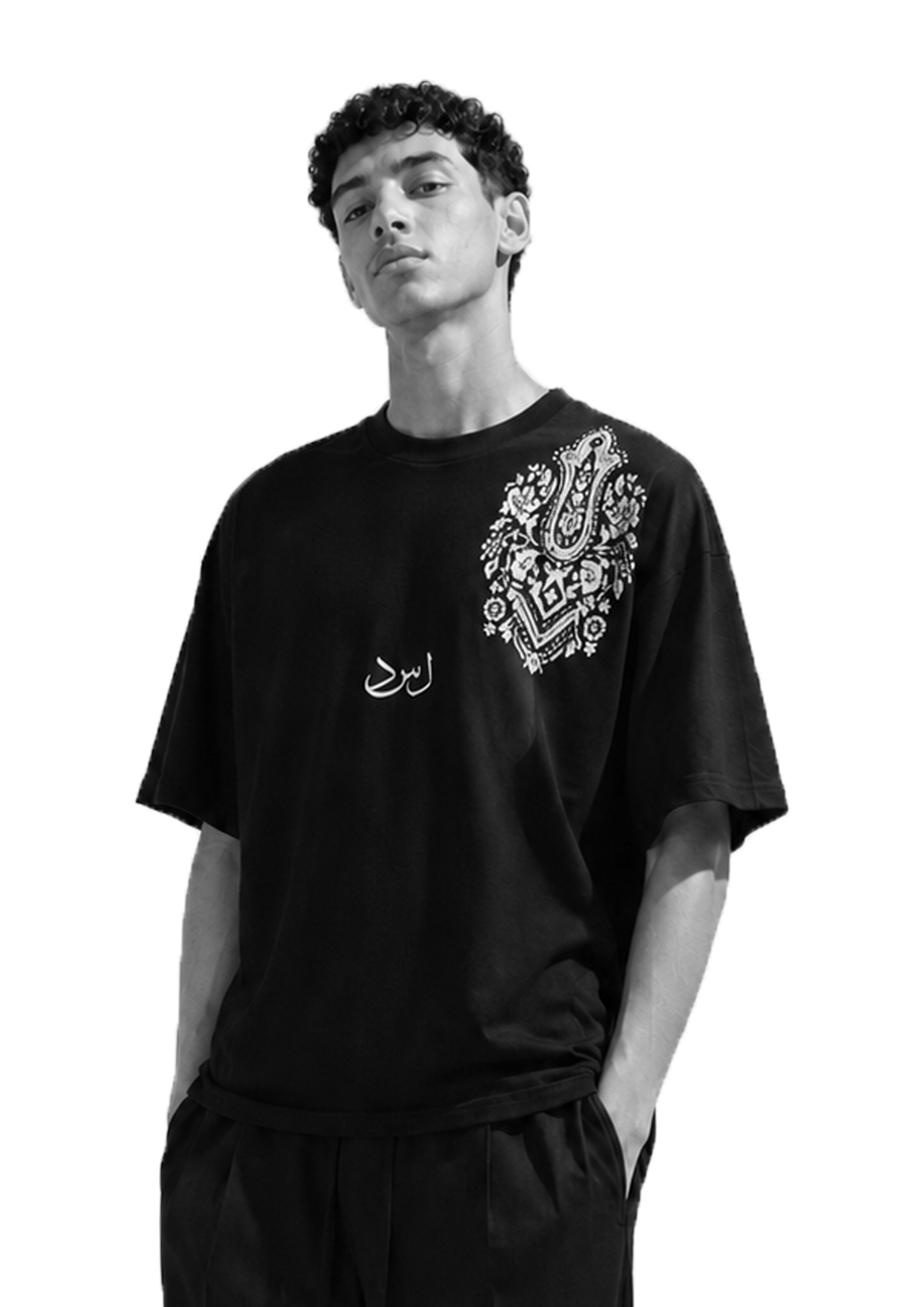 Modèle Life So Dope portant le T-shirt Casablanca